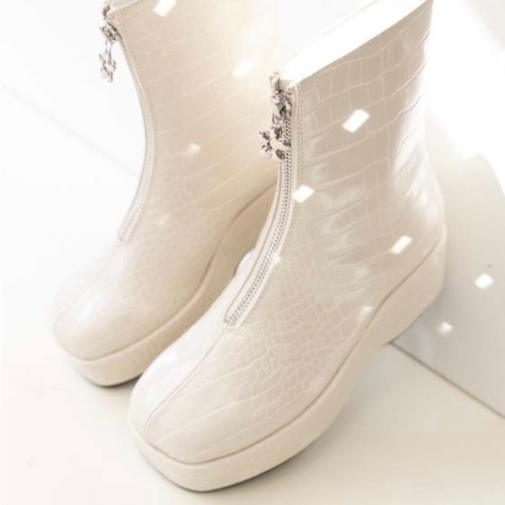 NWOT Lisa Says Gah Y2K cream white platform ankle boots 8.5